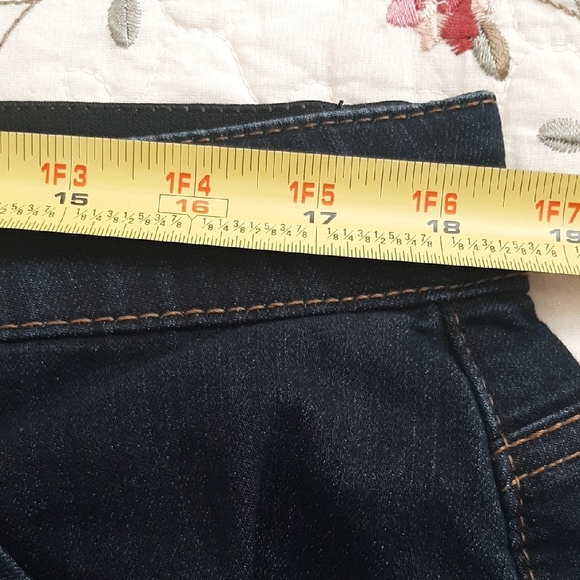 C J Banks 18 W Average Signature Slimming Dark Denium Jeans Like New - Picture 9 of 10